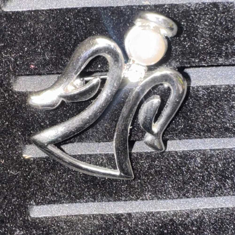 Guardian Angel Silver Tone Open Metal Wings‎ Faux Pearl Face w Halo Brooch Pin